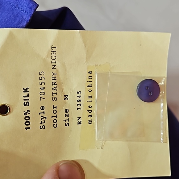 Nexx,  Periwinkle, Purple, 100% Silk, Button up, Sleeveless, V-neck, Lightweight - Picture 7 of 9